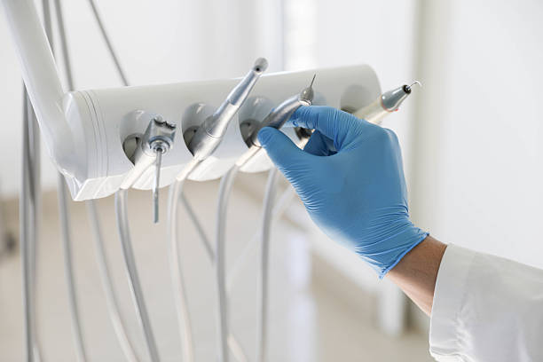 Professional Tooth Extraction technician working in Beecher, MI